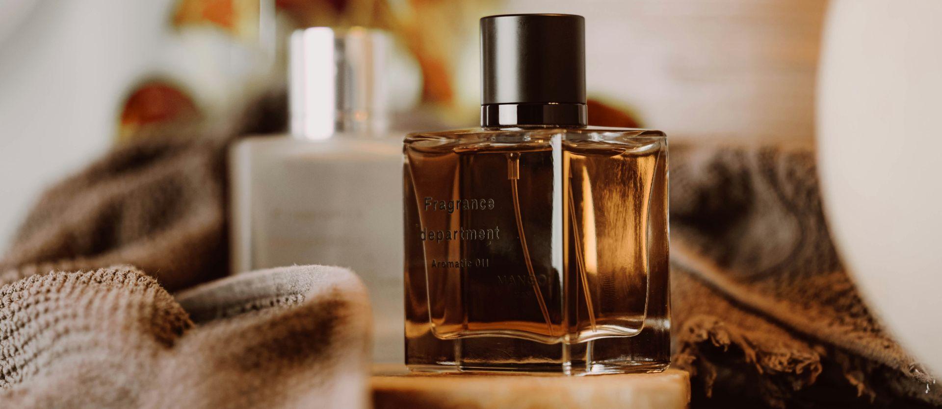 Perfumy nowym efektem szminki? Sprzedaż zapachów w mass markecie rośnie o 15 proc.
